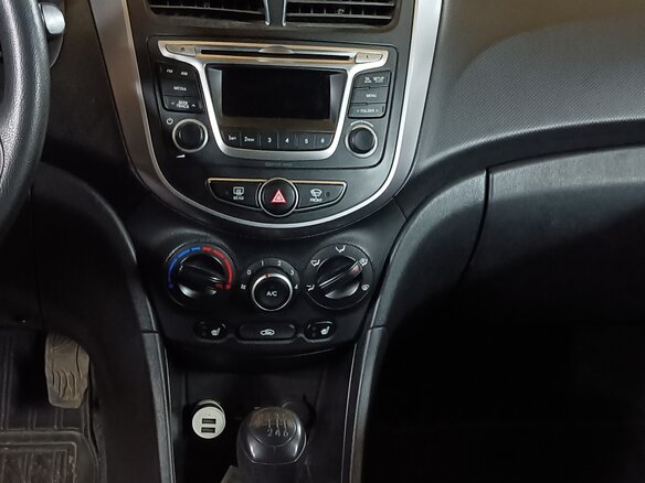 2014 Hyundai Solaris I, белый, 850000 рублей - вид 5