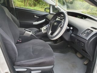2012 Toyota Prius III Рестайлинг (XW30), серый, 1300000 рублей, вид 5