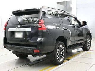 2022 Toyota Land Cruiser Prado 150 Series Рестайлинг 3, чёрный, 6495000 рублей, вид 2