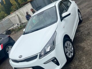 2017 Kia Rio IV, белый, 1200000 рублей, вид 3