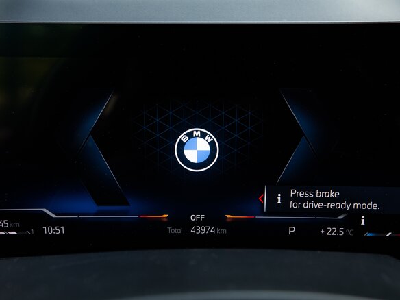 2025 BMW X6 40i III (G06) Рестайлинг, чёрный, 11350000 рублей - вид 27