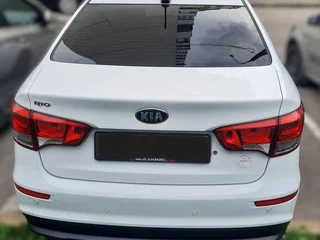 2017 Kia Rio III Рестайлинг, белый, 1100000 рублей, вид 4