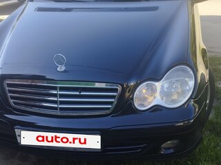2004 Mercedes-Benz C-Класс 200 II (W203) Рестайлинг, чёрный, 530000 рублей, вид 3