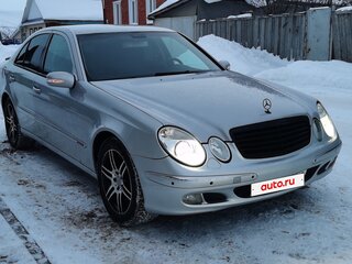 2003 Mercedes-Benz E-Класс 320 III (W211, S211), серебристый, 700000 рублей, вид 3