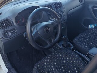 2018 Volkswagen Polo V Рестайлинг, белый, 570000 рублей, вид 5