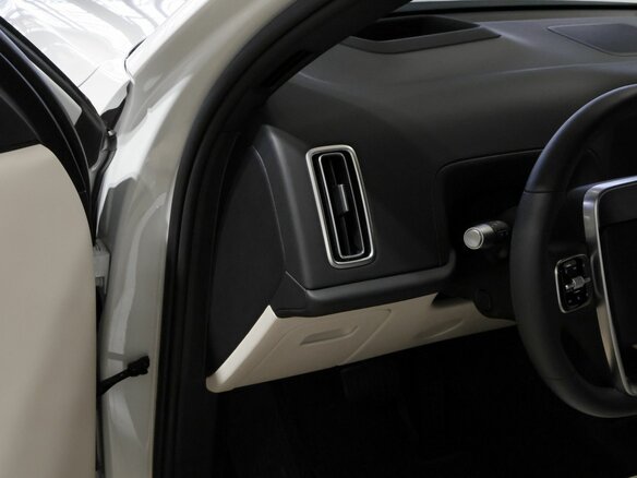 2025 Li Auto (Lixiang) L9 52.3 kWh I Рестайлинг, белый, 11990000 рублей - вид 16
