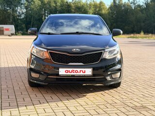 2016 Kia Rio III Рестайлинг, чёрный, 700000 рублей, вид 1