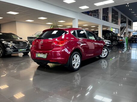 2011 Opel Astra J, красный, 745000 рублей, вид 2