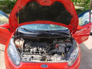 2016 Ford Fiesta Mk6 Рестайлинг, красный, 950000 рублей, вид 2