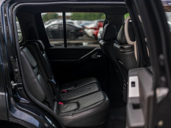 2006 Nissan Pathfinder III, чёрный - вид 14