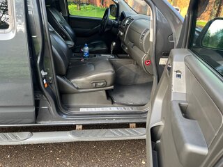 2007 Nissan Navara (Frontier) III (D40), серый, 1700000 рублей, вид 3