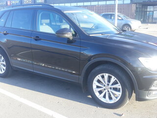 2019 Volkswagen Tiguan II, чёрный, 2400000 рублей, вид 2