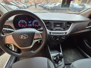 2018 Hyundai Solaris II, белый, 640000 рублей, вид 5