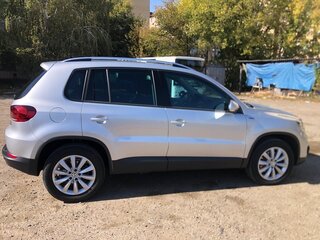 2016 Volkswagen Tiguan I Рестайлинг, серебристый, 2100000 рублей, вид 3