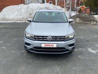 2019 Volkswagen Tiguan II, серебристый, 3050000 рублей, вид 1