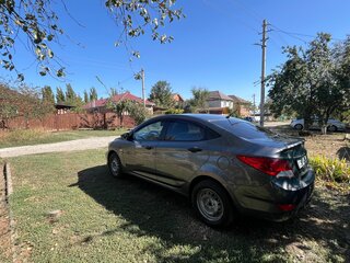 2013 Hyundai Solaris I, серый, 1100000 рублей, вид 4