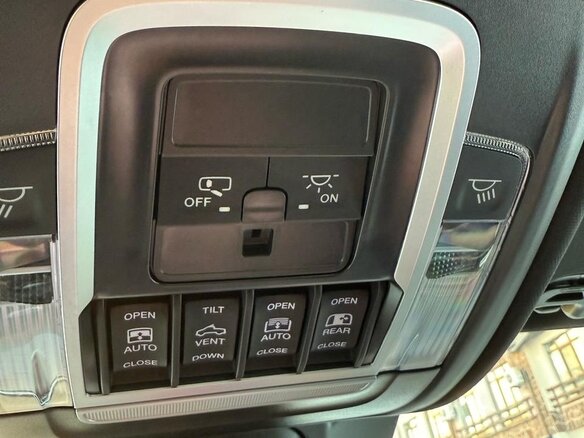 2024 Ram 1500 Quad Cab eTorque V, серый, 10590000 рублей - вид 18