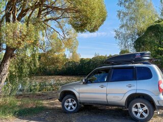 2013 Chevrolet Niva I Рестайлинг, серебристый, 660000 рублей, вид 1