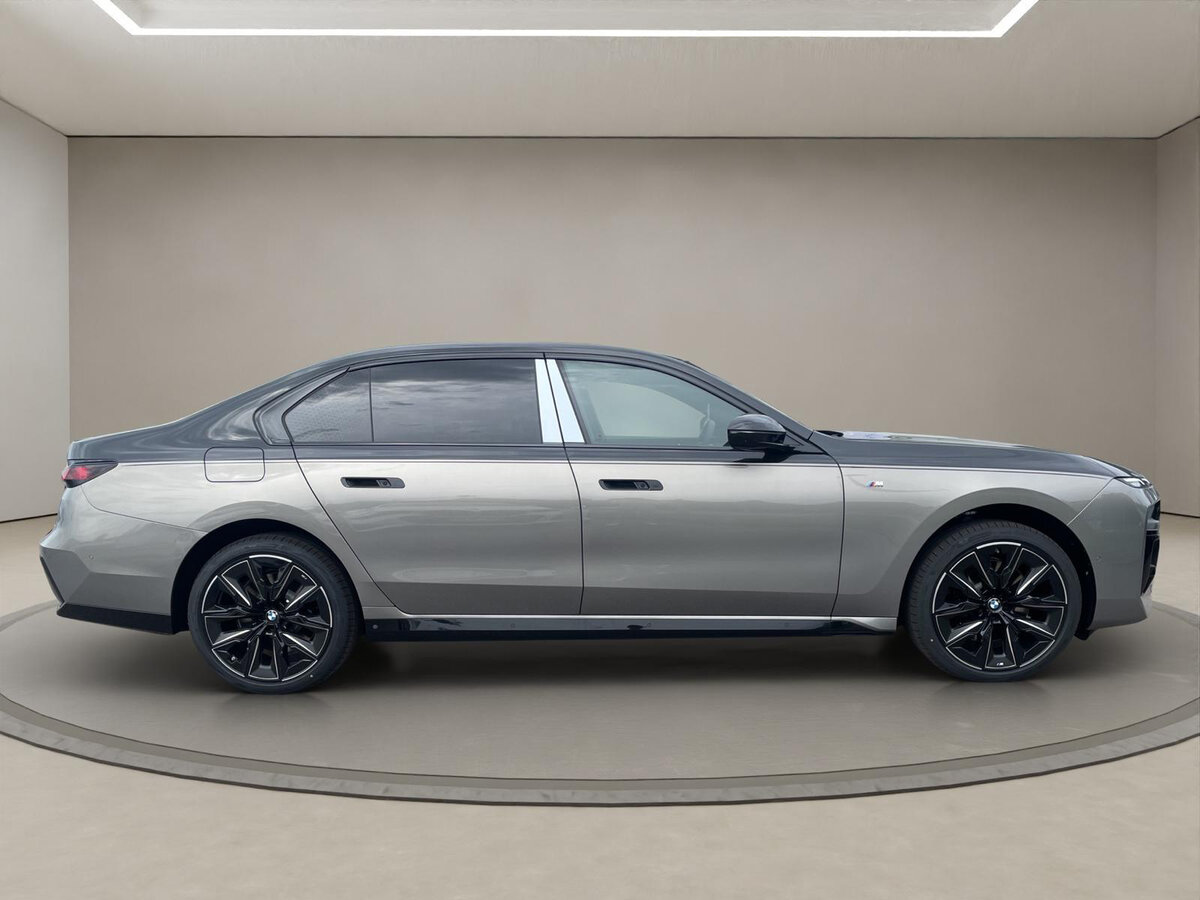 Обновленные BMW 7 серии появились в автосалонах Москвы и Петербурга