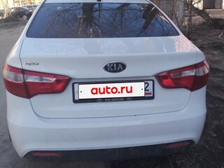 2013 Kia Rio 4-speed III, белый, 870000 рублей, вид 5