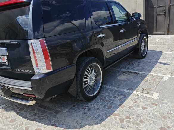 2013 Cadillac Escalade III, чёрный, 2300000 рублей - вид 3