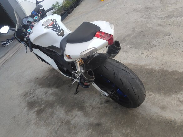 2004 Aprilia RSV1000 R, белый, 450000 рублей