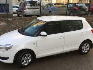 2011 Skoda Fabia II Рестайлинг, белый, 400000 рублей, вид 2