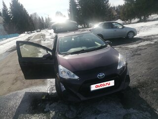2016 Toyota Aqua I Рестайлинг, красный, 900000 рублей, вид 1