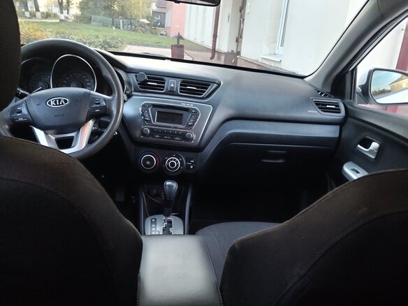 2012 Kia Rio 4-speed III, белый, 700000 рублей - вид 7
