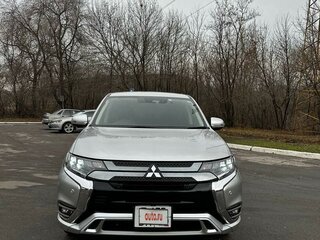 2019 Mitsubishi Outlander PHEV III Рестайлинг 3, серый, 2650000 рублей, вид 3