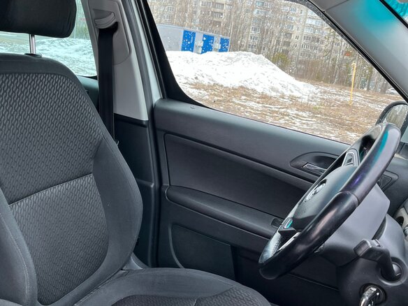 2014 Skoda Yeti I Рестайлинг, серебристый, 950000 рублей - вид 4