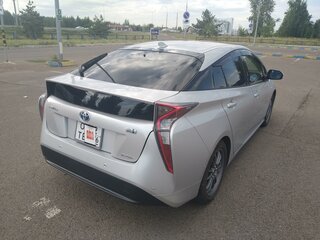 2017 Toyota Prius IV (XW50), серый, 2050000 рублей, вид 4