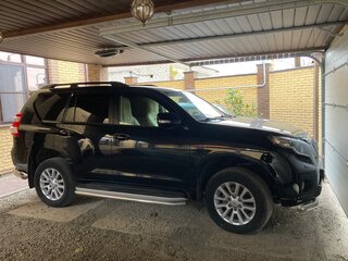 2014 Toyota Land Cruiser Prado 150 Series Рестайлинг 1, чёрный, 4030000 рублей, вид 2