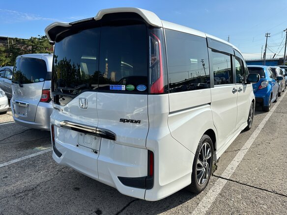 2017 Honda Stepwgn Spada V Рестайлинг, белый, 2140000 рублей - вид 5