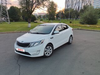 2014 Kia Rio 5-speed III, белый, 980000 рублей, вид 1