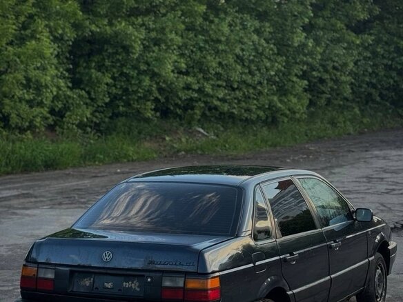 1990 Volkswagen Passat B3, синий - вид 4