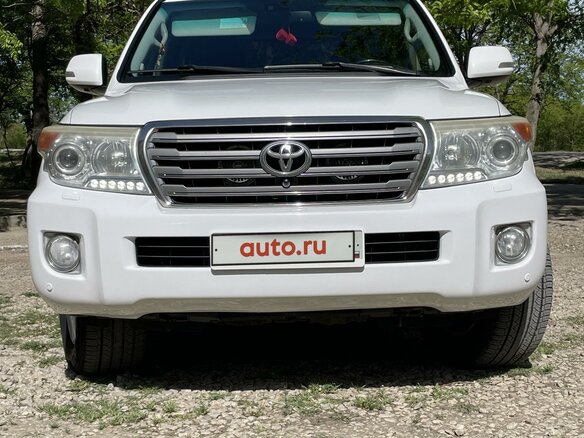 2012 Toyota Land Cruiser 200 Series Рестайлинг 1, белый, 4600000 рублей - вид 1