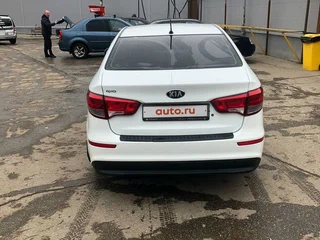 2016 Kia Rio III Рестайлинг, белый, 650000 рублей, вид 4