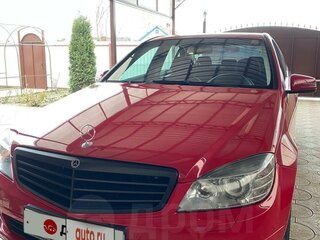 2009 Mercedes-Benz C-Класс 180 7G-TRONIC PLUS III (W204), красный, 1050000 рублей, вид 1