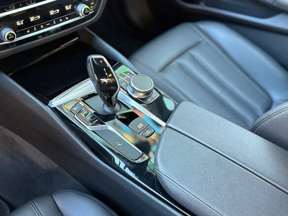 2020 BMW 5 серии 520d xDrive VII (G30/G31/G38), белый, 3590000 рублей - вид 15