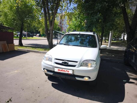 2013 Chevrolet Niva I Рестайлинг, белый, 680000 рублей, вид 2