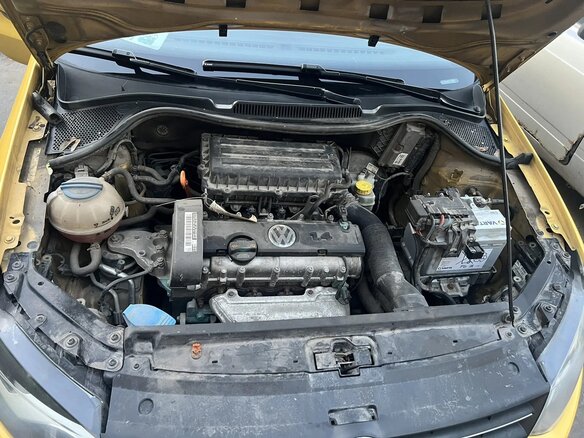 2011 Volkswagen Polo V, жёлтый, 530000 рублей - вид 7