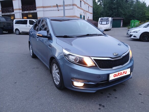 2015 Kia Rio III Рестайлинг, голубой - вид 4