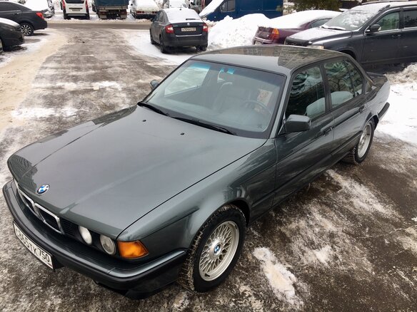 1990 BMW 7 серии 750i II (E32), серый - вид 3