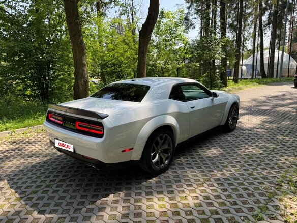 2017 Dodge Challenger III Рестайлинг 2, белый, 3290000 рублей - вид 6