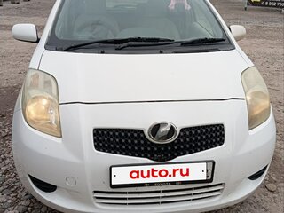 2006 Toyota Vitz II (XP90), белый, 610000 рублей, вид 2