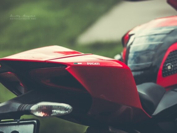 2014 Ducati 899 Panigale, пурпурный - вид 2