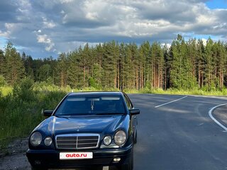 1998 Mercedes-Benz E-Класс 200 II (W210, S210), синий, 550000 рублей, вид 1