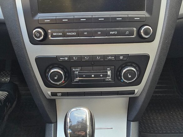 2012 Skoda Octavia II (A5) Рестайлинг, серый - вид 12