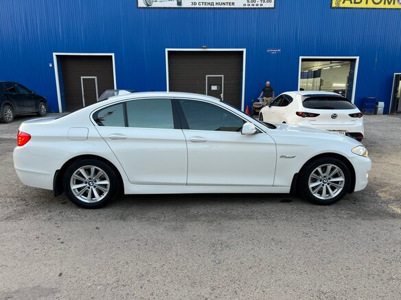2012 BMW 5 серии 520i VI (F10/F11/F07), белый, 2000000 рублей - вид 3